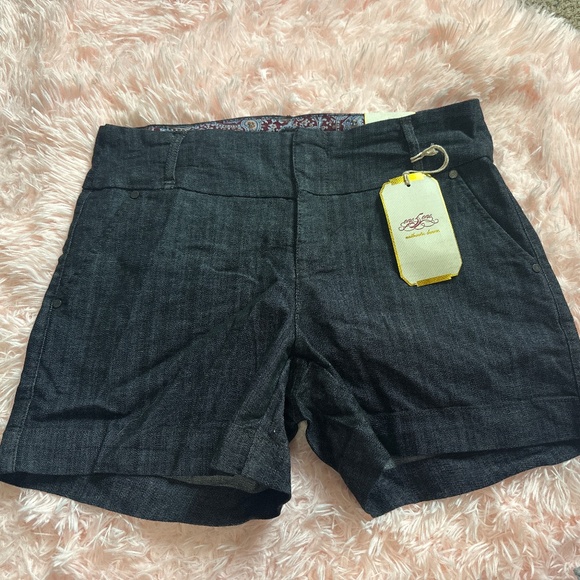 Shorts - Picture 2 of 4